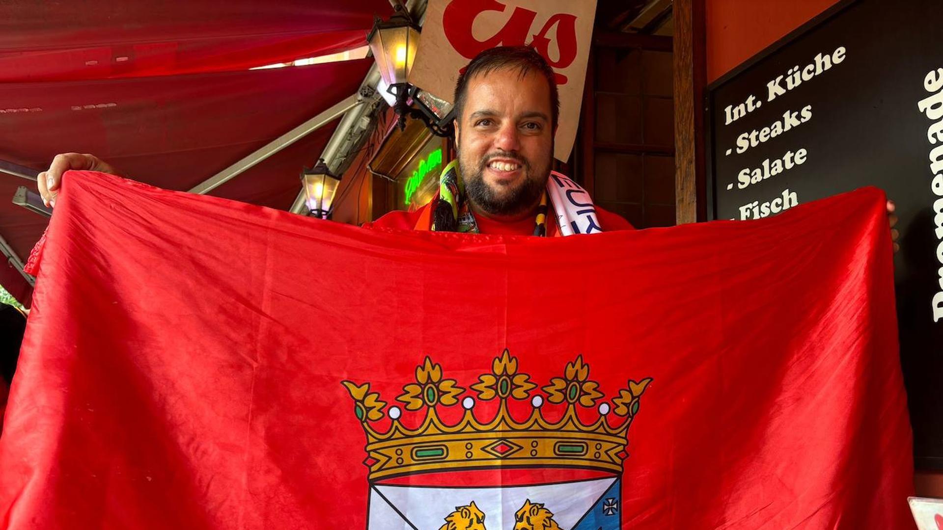 El mayor aficionado de la Selección no es Manolo el del Bombo es